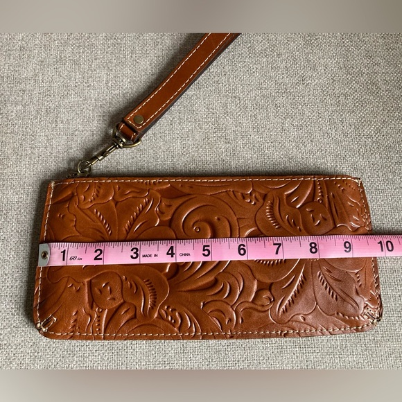 Patricia Nash tooled leather wristlet - Picture 6 of 7